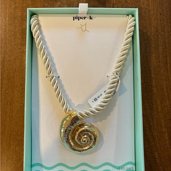 Piper K Shell Gold Rope Statement Necklace - Picture 1 of 3